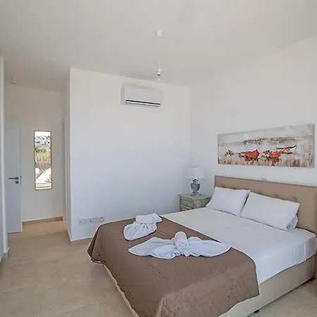 Olive Chrysos, Brand New, Luxury 3 Bdr Villa, With Private Pool וילה